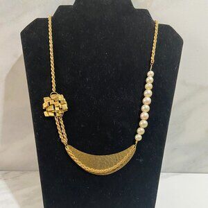 Necklace Goldtone with pearls-Vintage